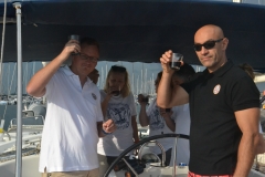 Tak stoimy, wydać załodze alkohol!